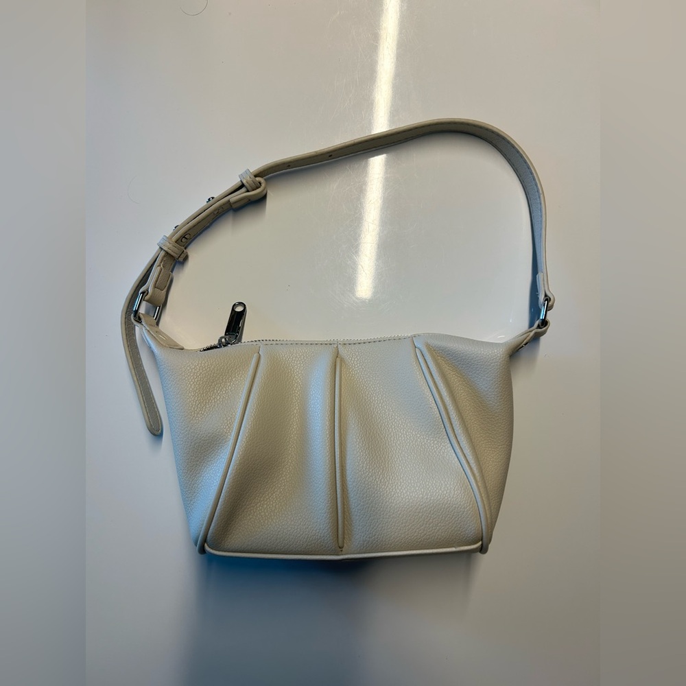 Elegant Cream Shoulder Bag